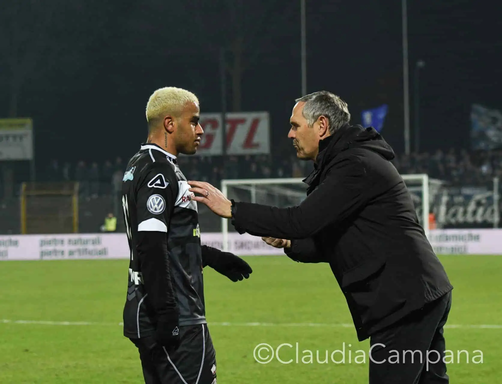 La vittoria contro le cavallette in fotografia 56