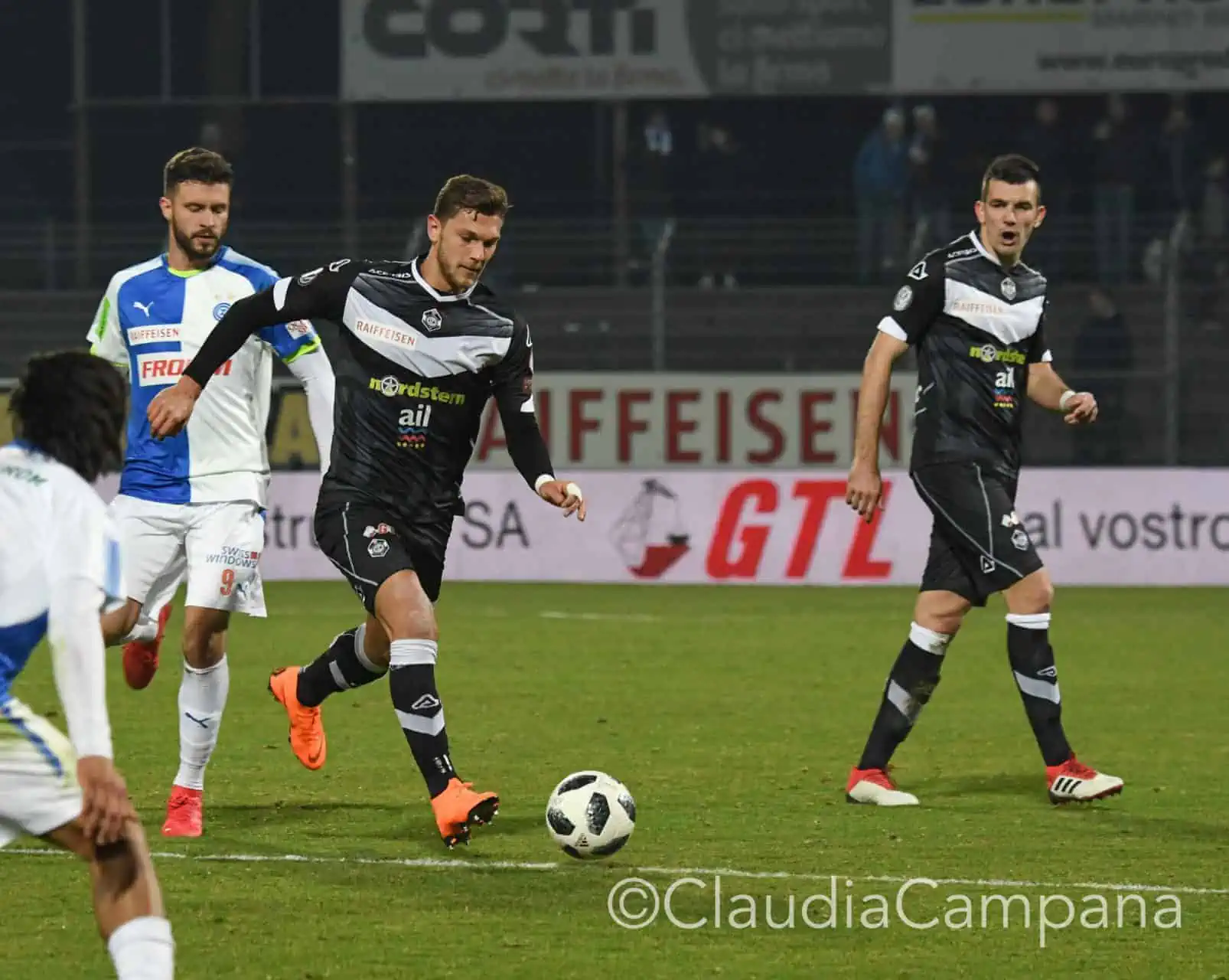 La vittoria contro le cavallette in fotografia 66