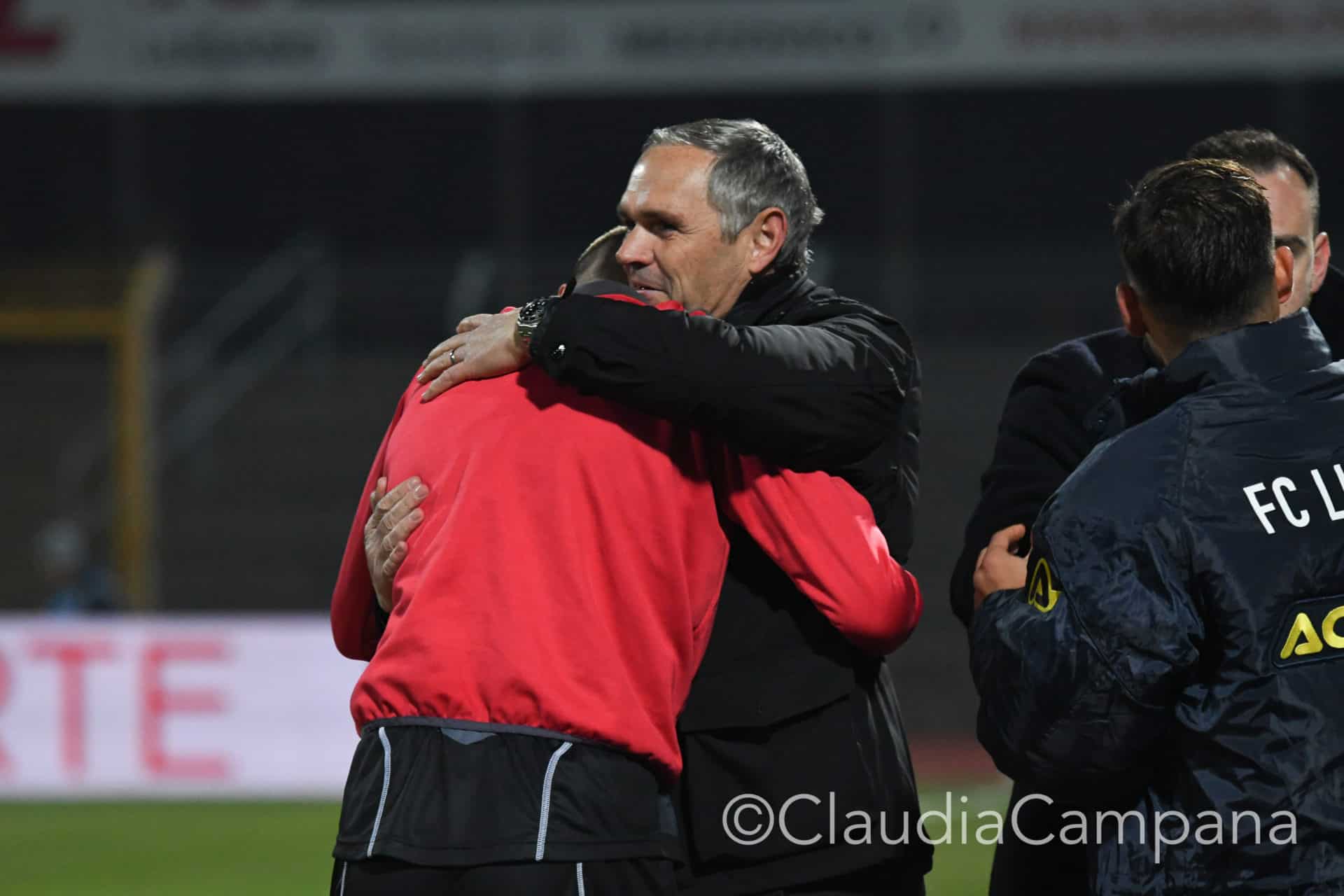 La vittoria contro le cavallette in fotografia 72