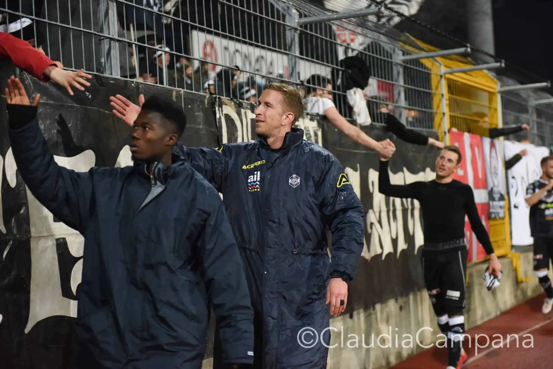 La vittoria contro le cavallette in fotografia 75