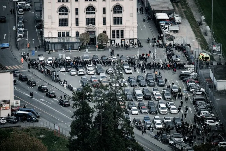 Parcheggi in via Ciani per le partite a Cornaredo